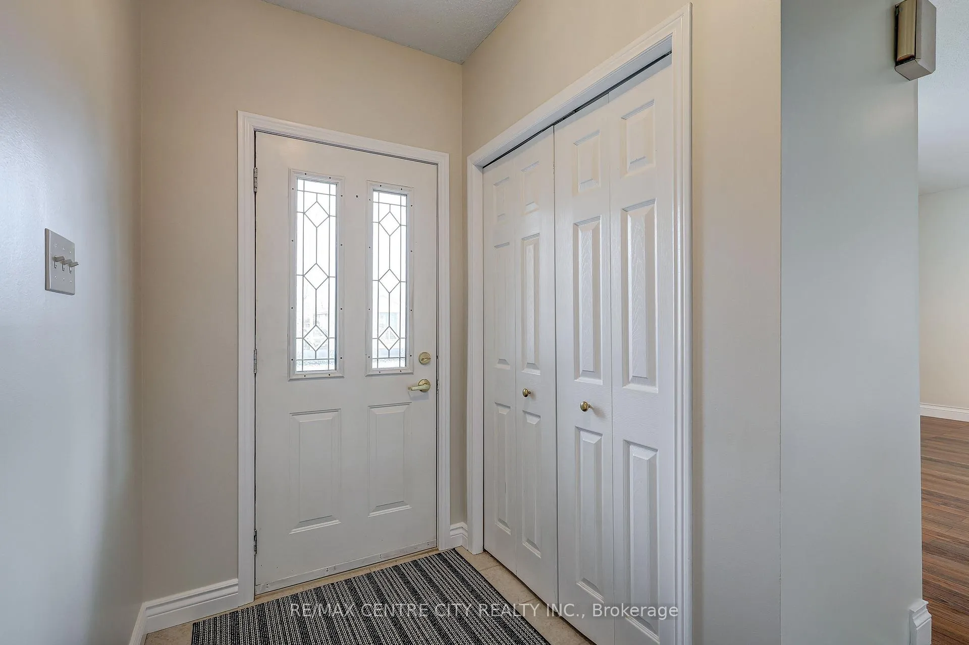 Photo 5 of 42 Oldewood Crescent, St. Thomas — HOMEH