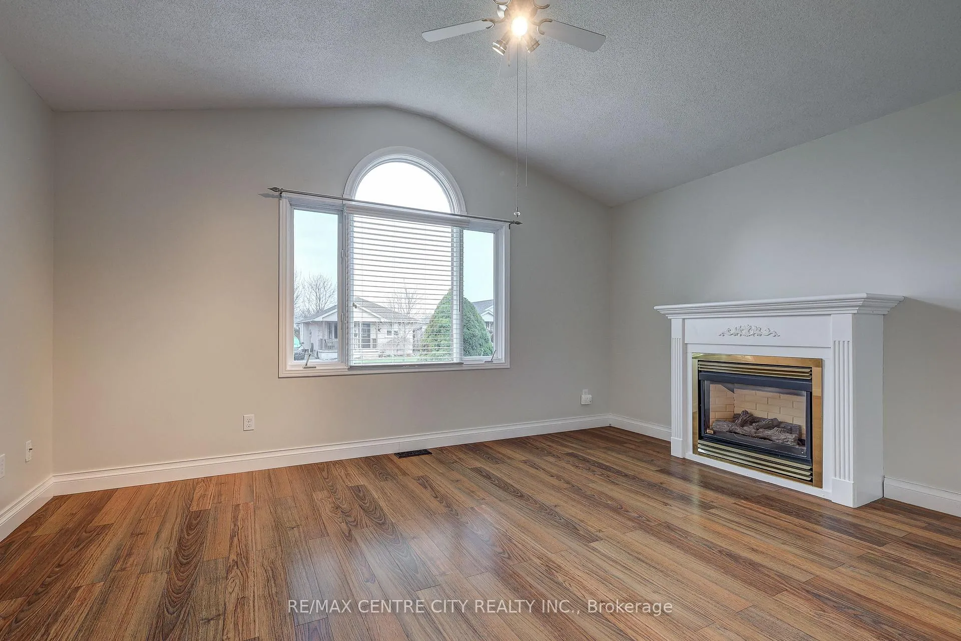 Photo 7 of 42 Oldewood Crescent, St. Thomas — HOMEH