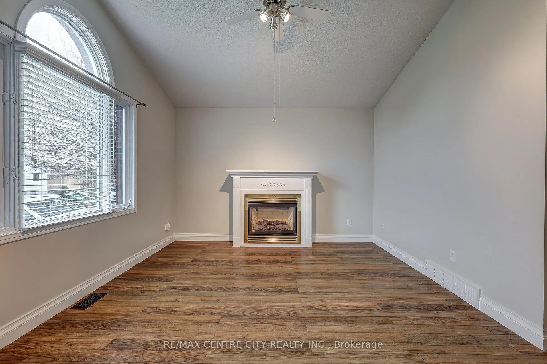 Photo 9 of 42 Oldewood Crescent, St. Thomas — HOMEH