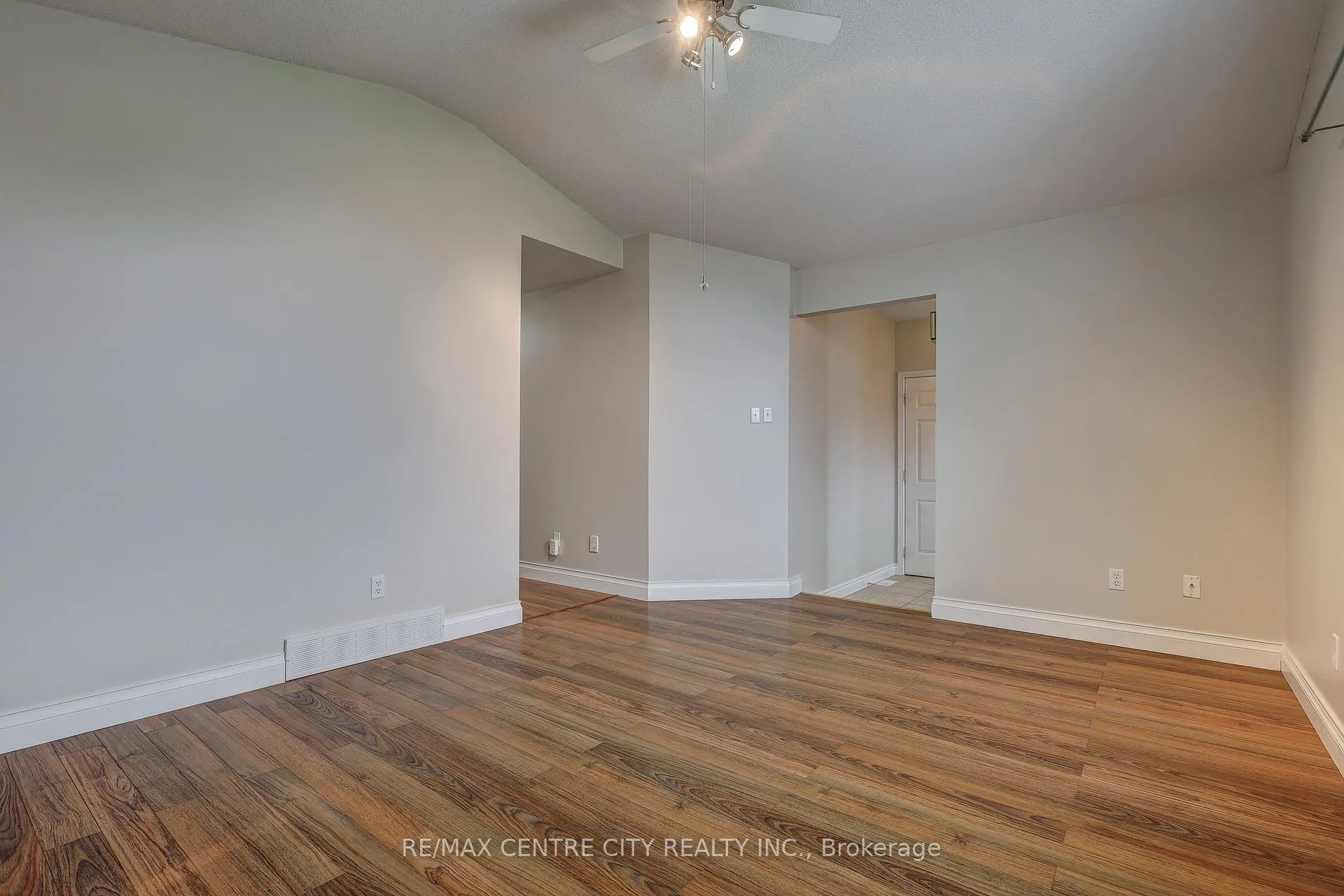 Photo 11 of 42 Oldewood Crescent, St. Thomas — HOMEH