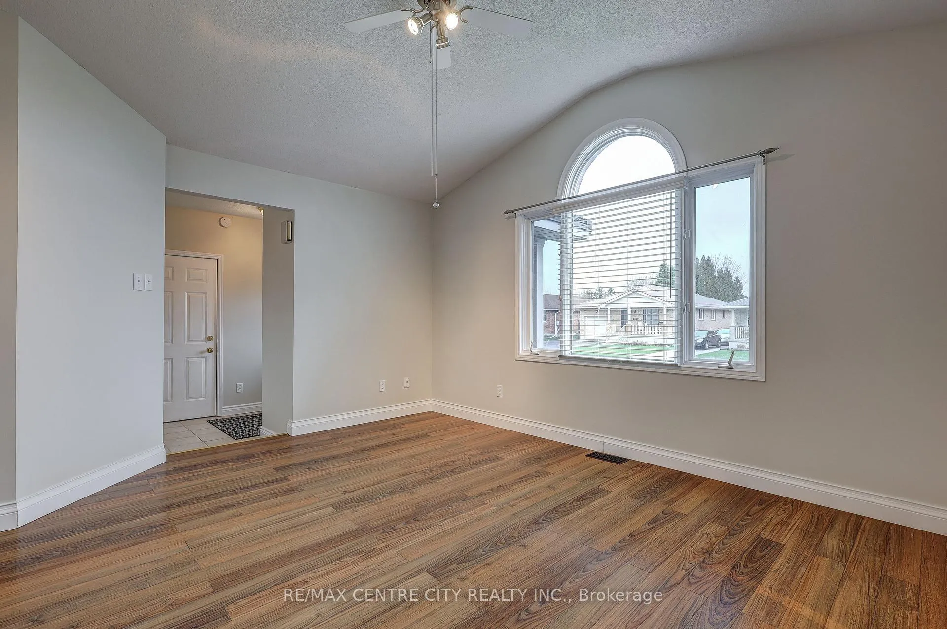 Photo 13 of 42 Oldewood Crescent, St. Thomas — HOMEH