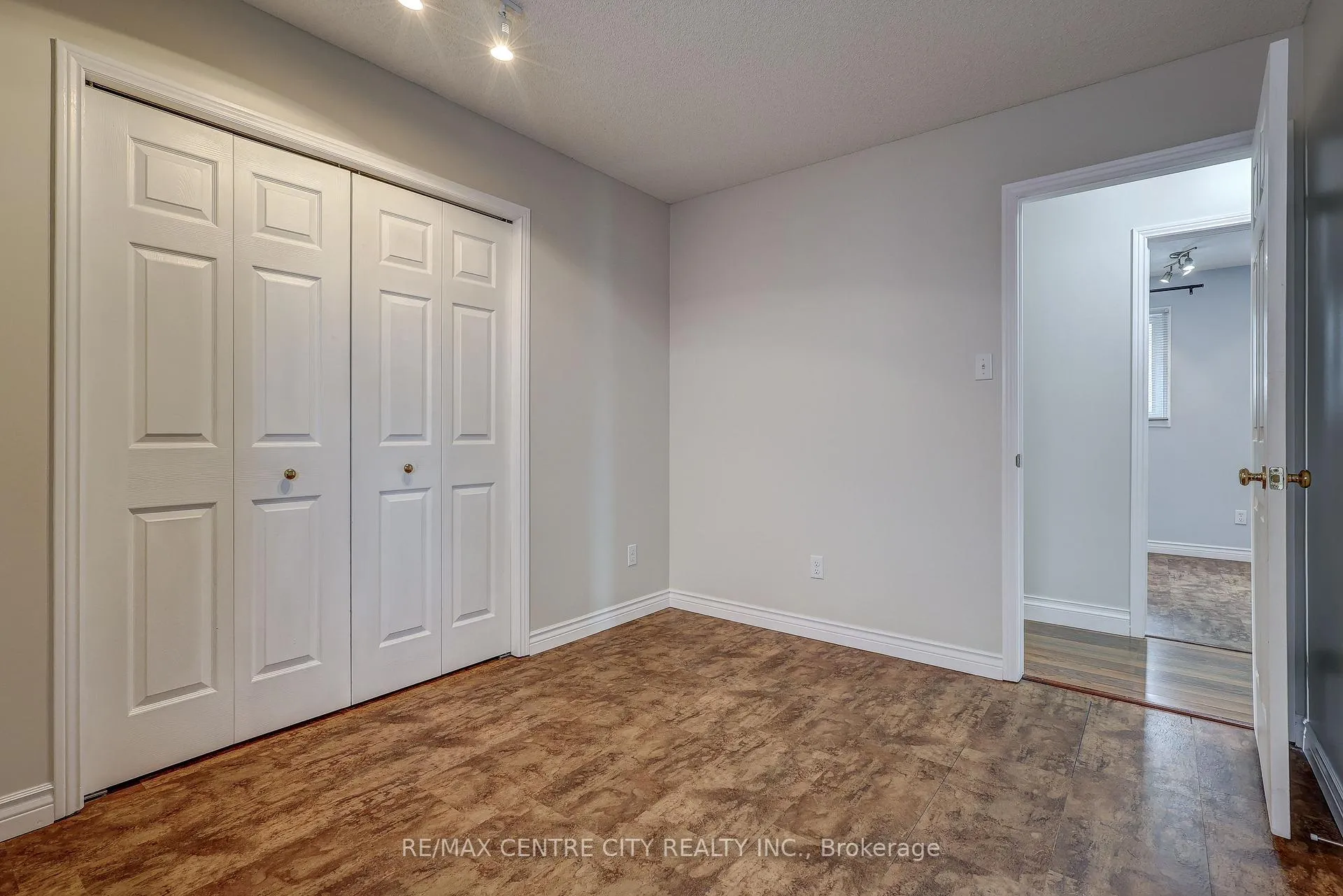 Photo 14 of 42 Oldewood Crescent, St. Thomas — HOMEH