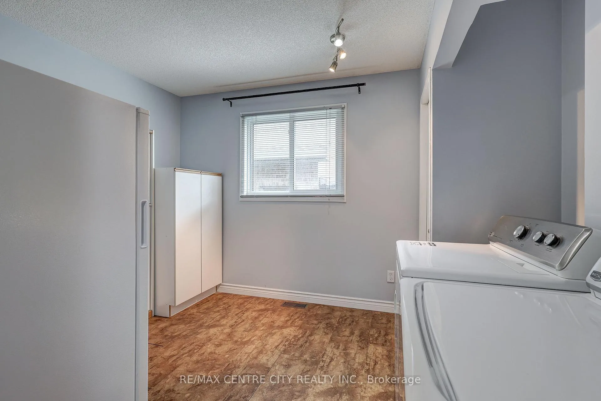 Photo 15 of 42 Oldewood Crescent, St. Thomas — HOMEH