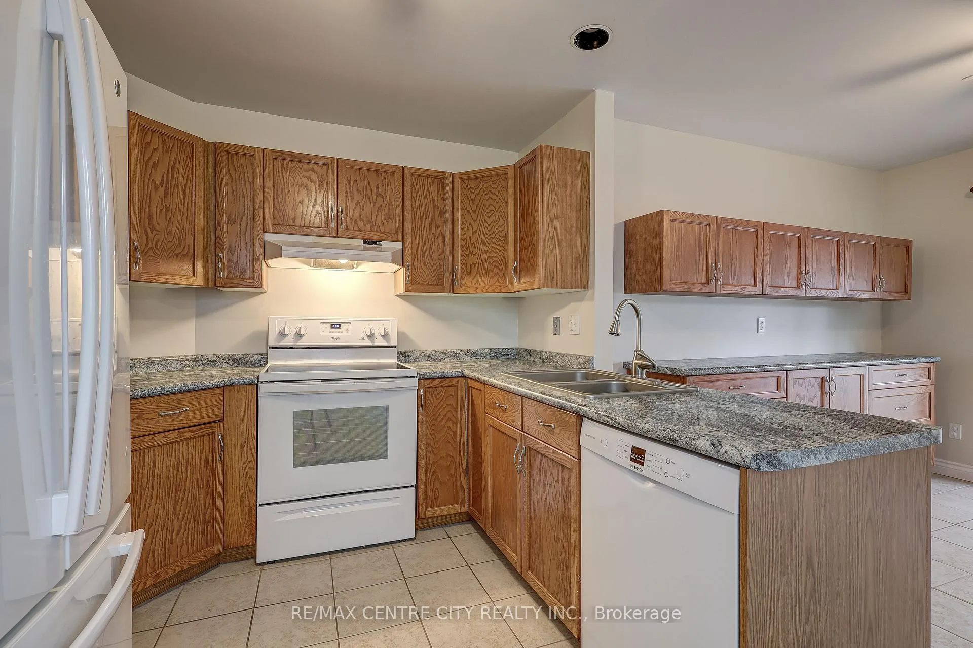Photo 28 of 42 Oldewood Crescent, St. Thomas — HOMEH