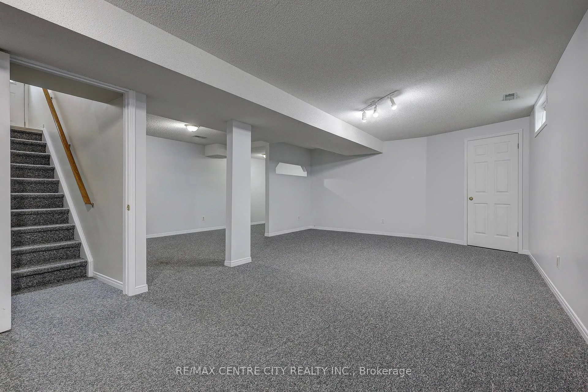 Photo 33 of 42 Oldewood Crescent, St. Thomas — HOMEH