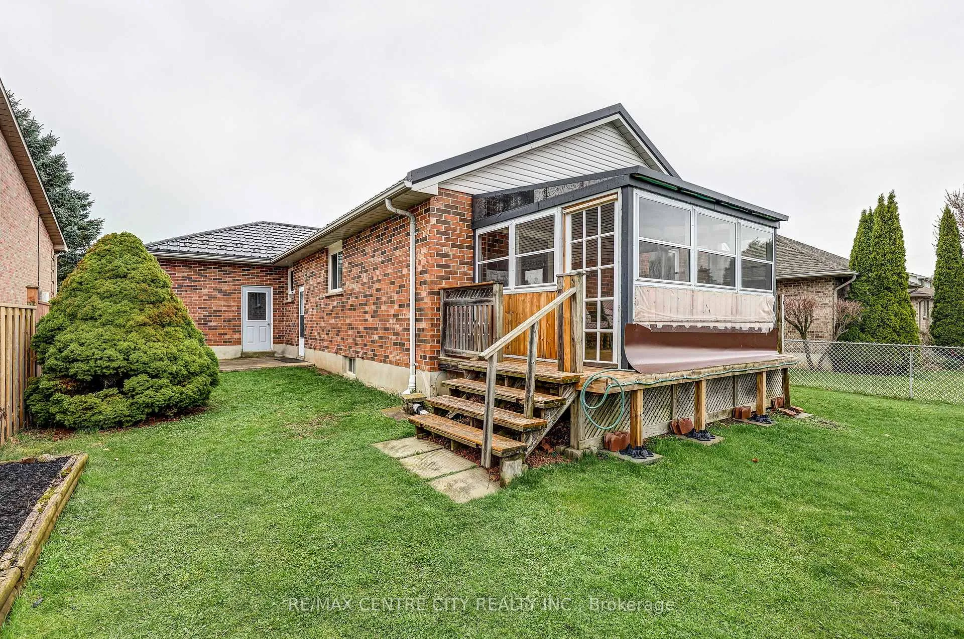 Photo 43 of 42 Oldewood Crescent, St. Thomas — HOMEH