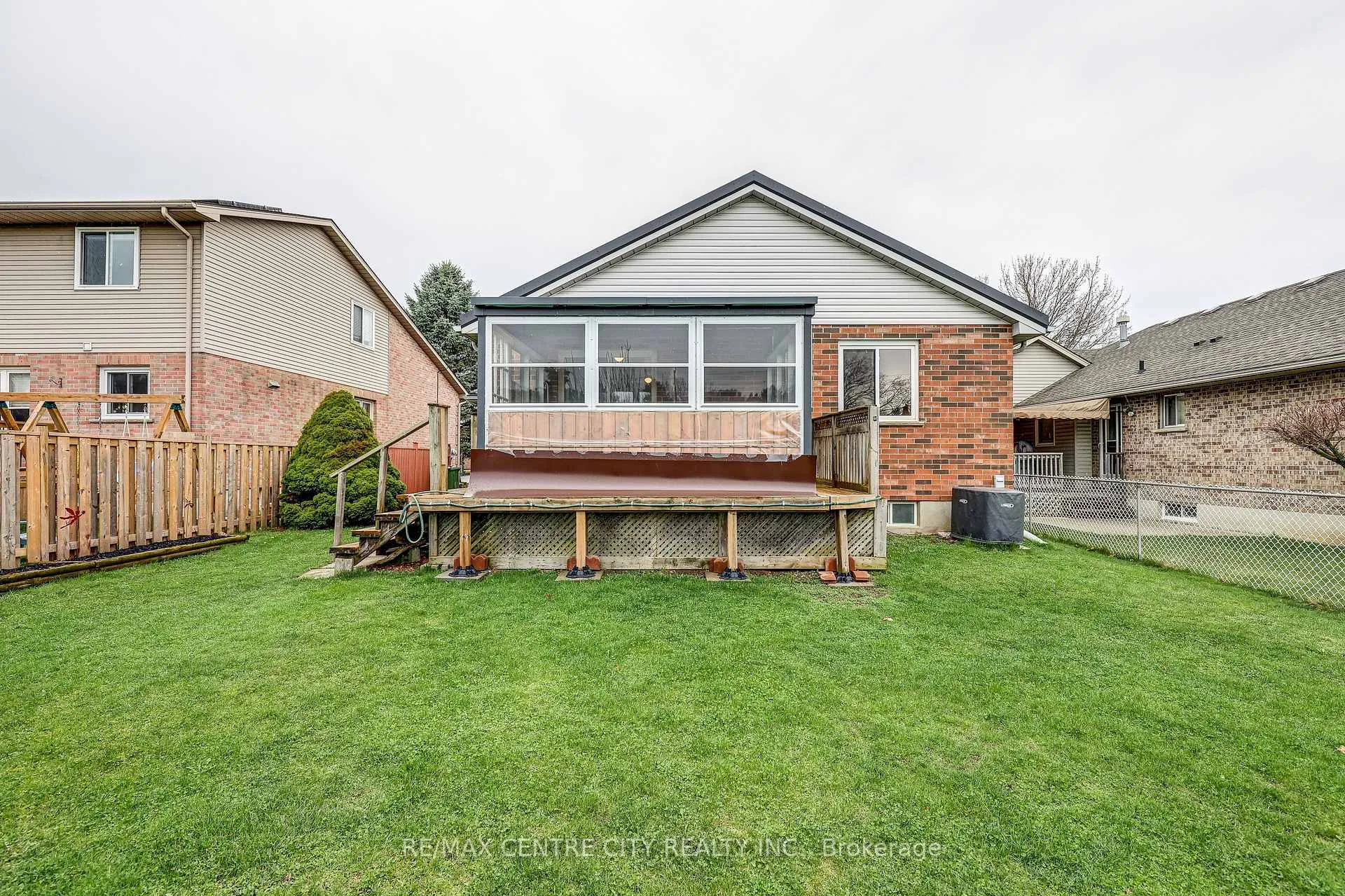 Photo 44 of 42 Oldewood Crescent, St. Thomas — HOMEH