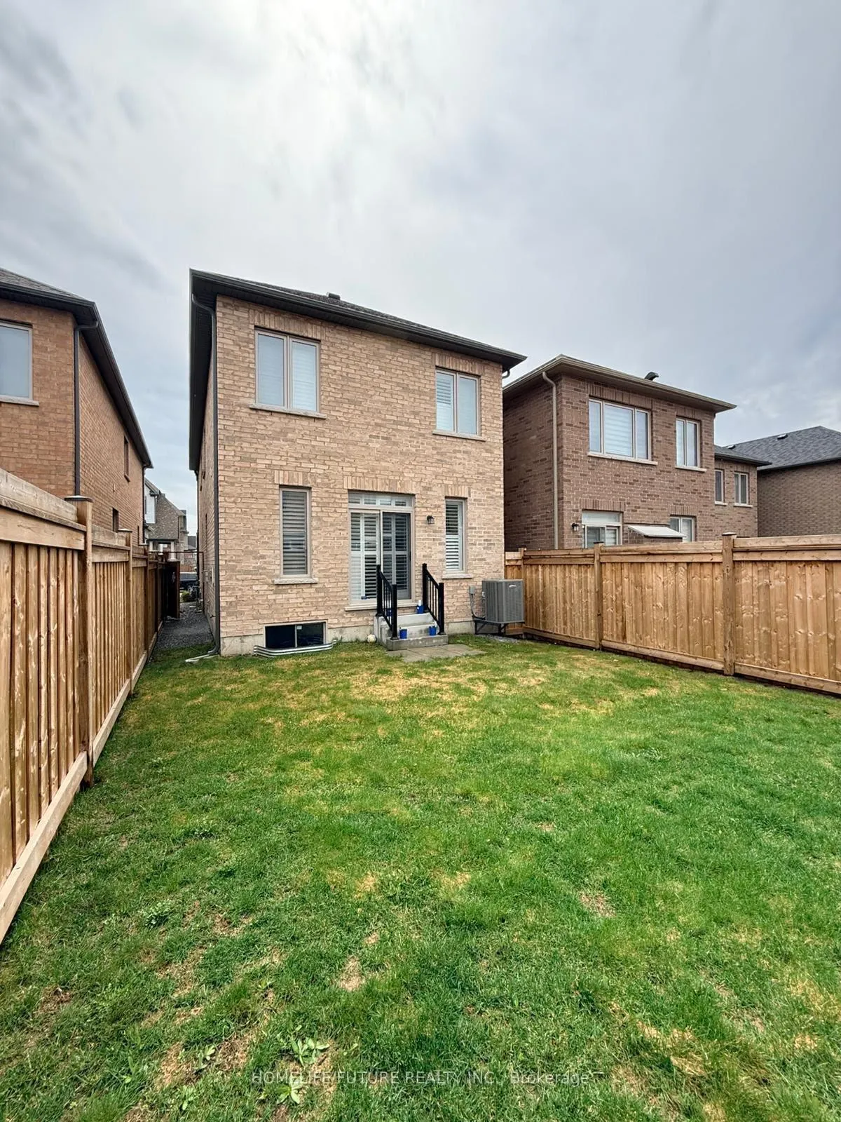 Photo 23 of 46 Gillivary Drive, Whitby, Rural Whitby — HOMEH