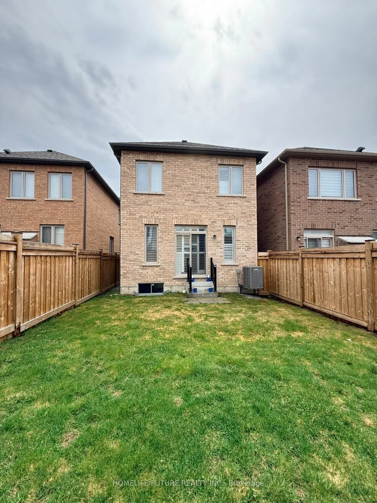 Photo 24 of 46 Gillivary Drive, Whitby, Rural Whitby — HOMEH