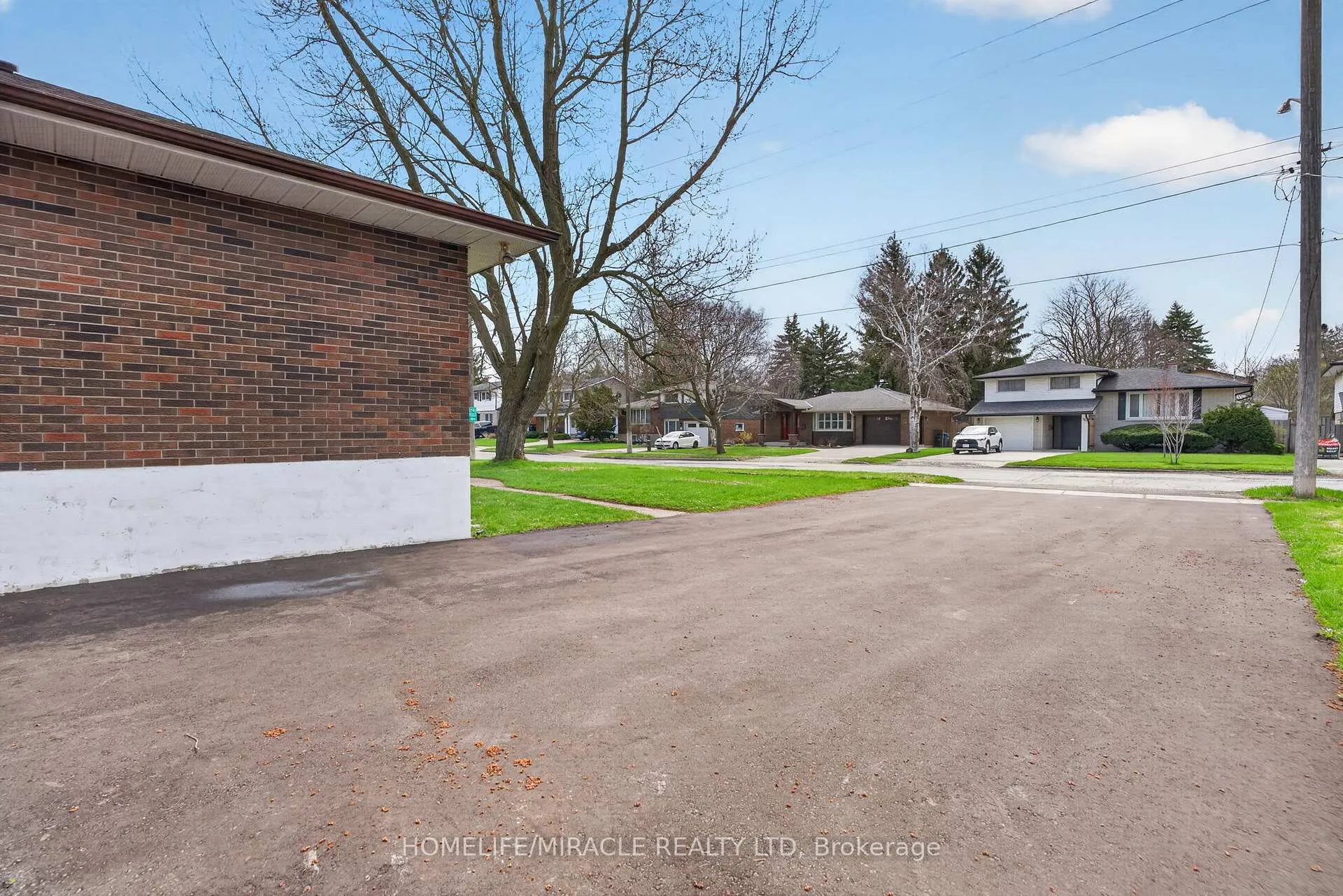 Photo 2 of 53 Nicklin Crescent, Guelph, Riverside Park — HOMEH