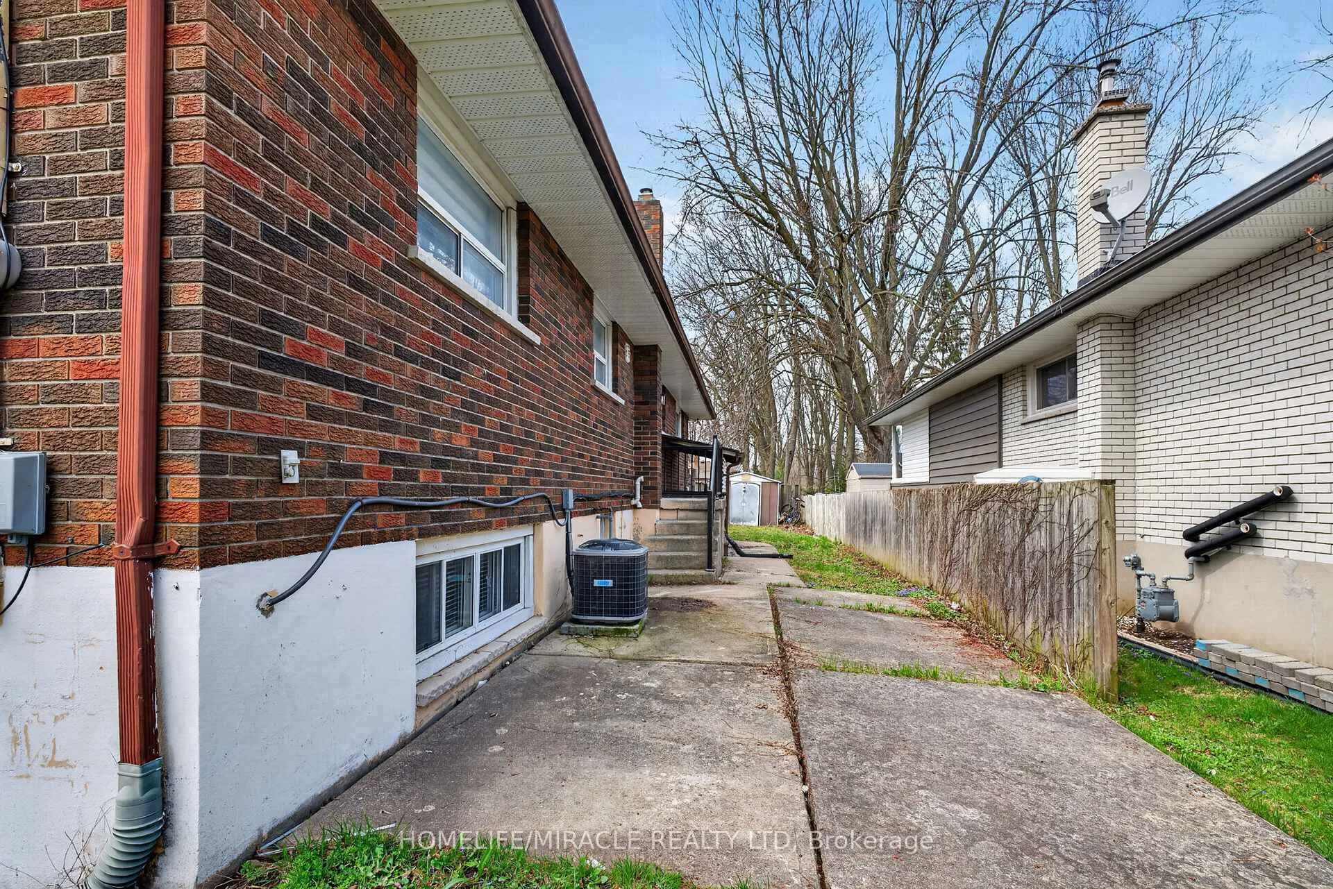 Photo 3 of 53 Nicklin Crescent, Guelph, Riverside Park — HOMEH