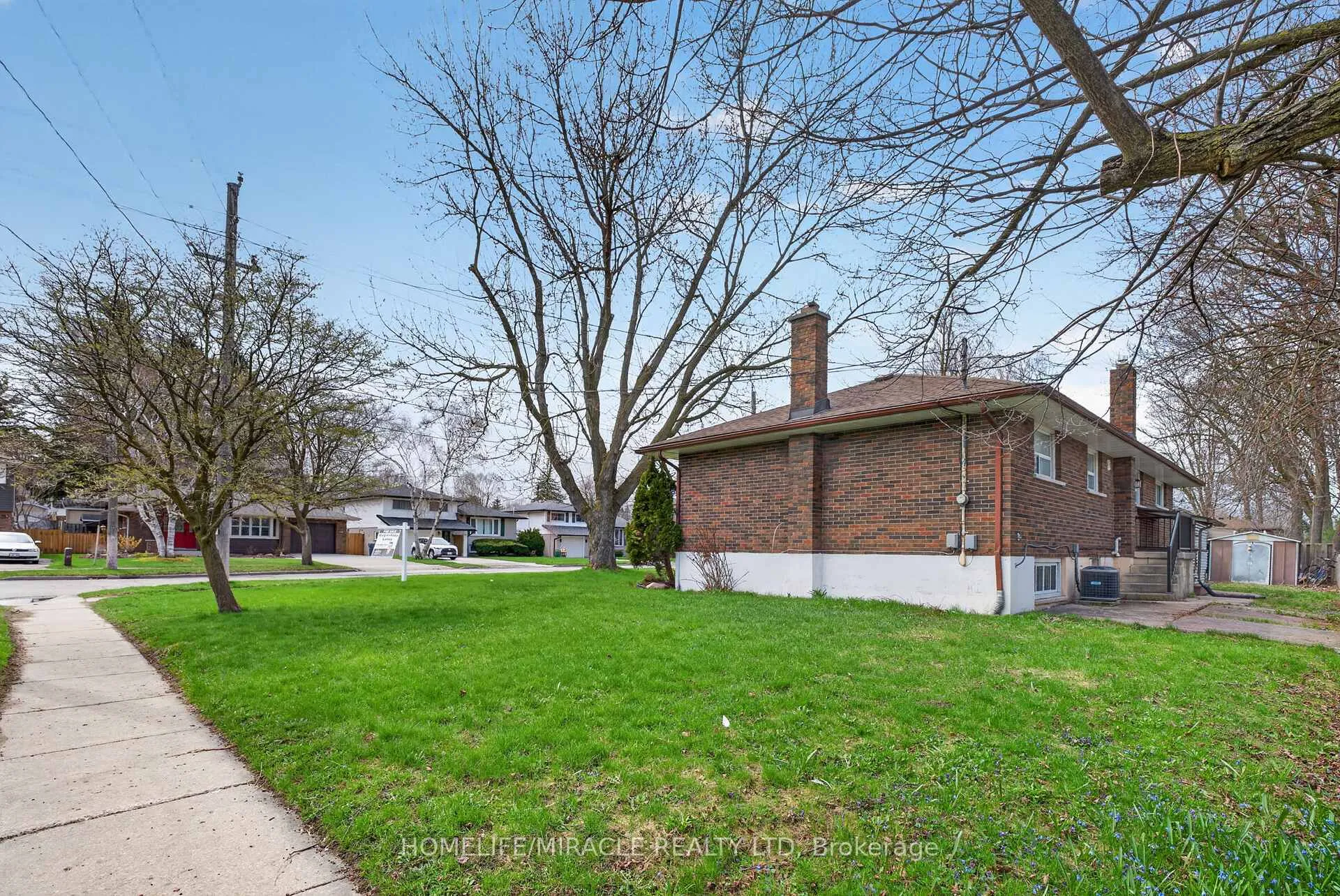 Photo 4 of 53 Nicklin Crescent, Guelph, Riverside Park — HOMEH