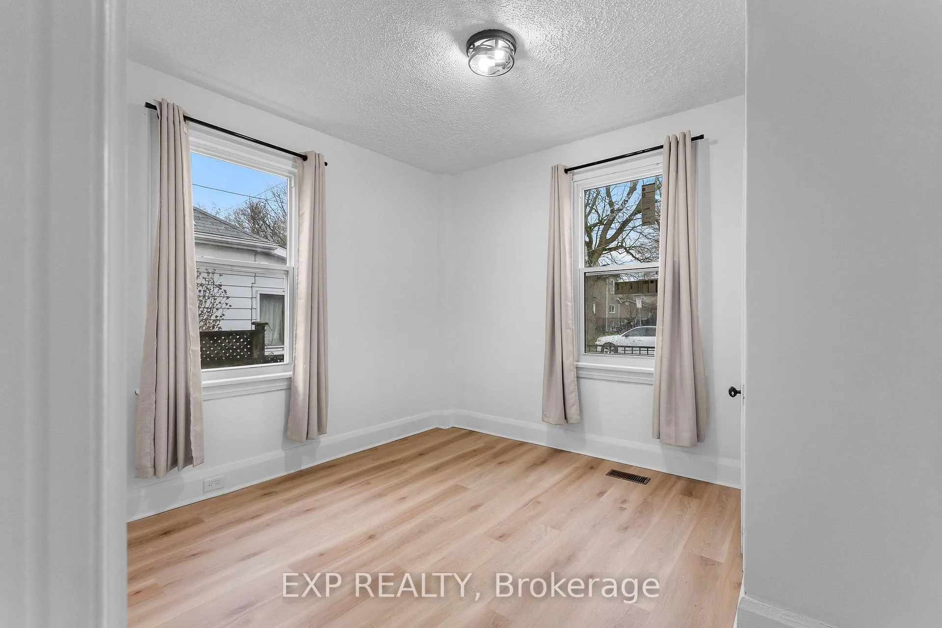 Photo 6 of Unit 1, 6367 High Street, Niagara Falls, Hospital — HOMEH