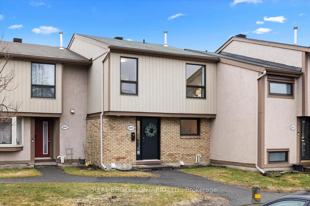 Photo 1 of 2049 Stonehenge Crescent, Ottawa, Pineview — HOMEH