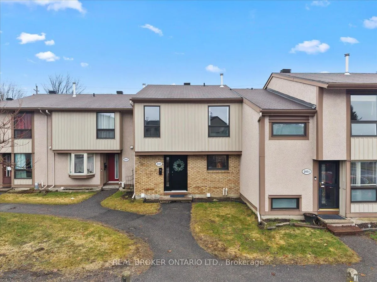 Photo 2 of 2049 Stonehenge Crescent, Ottawa, Pineview — HOMEH