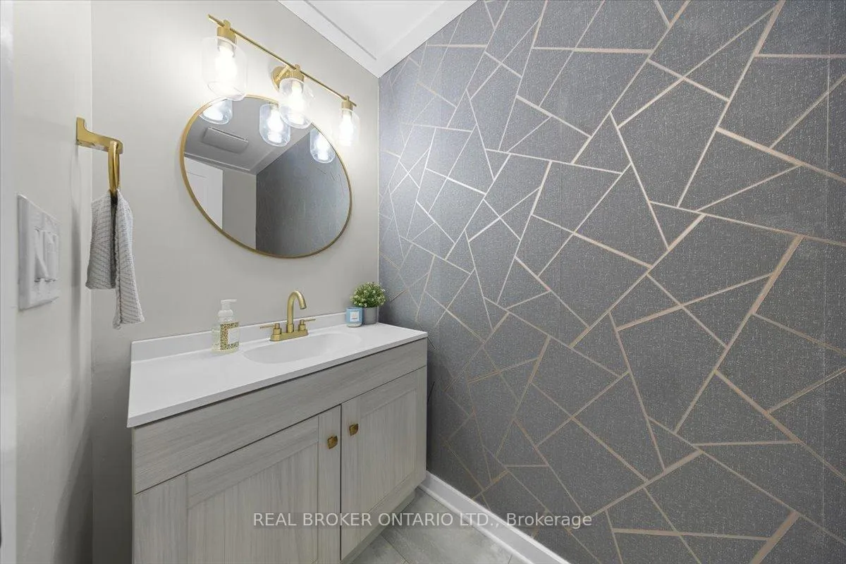 Photo 5 of 2049 Stonehenge Crescent, Ottawa, Pineview — HOMEH