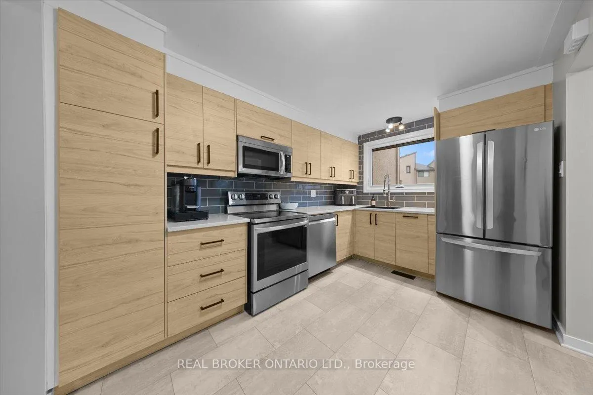Photo 10 of 2049 Stonehenge Crescent, Ottawa, Pineview — HOMEH