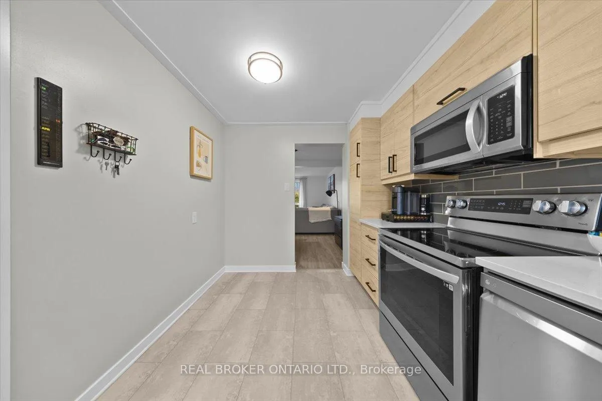 Photo 11 of 2049 Stonehenge Crescent, Ottawa, Pineview — HOMEH