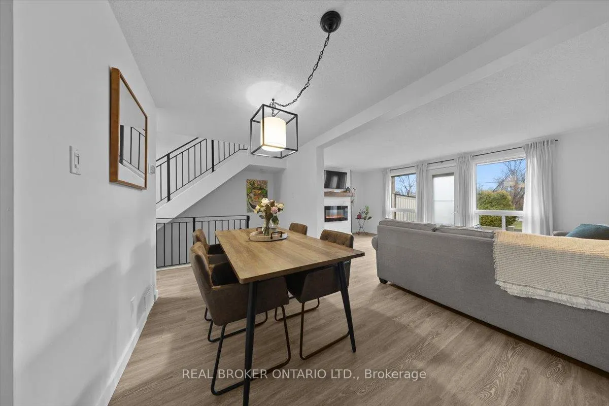 Photo 12 of 2049 Stonehenge Crescent, Ottawa, Pineview — HOMEH