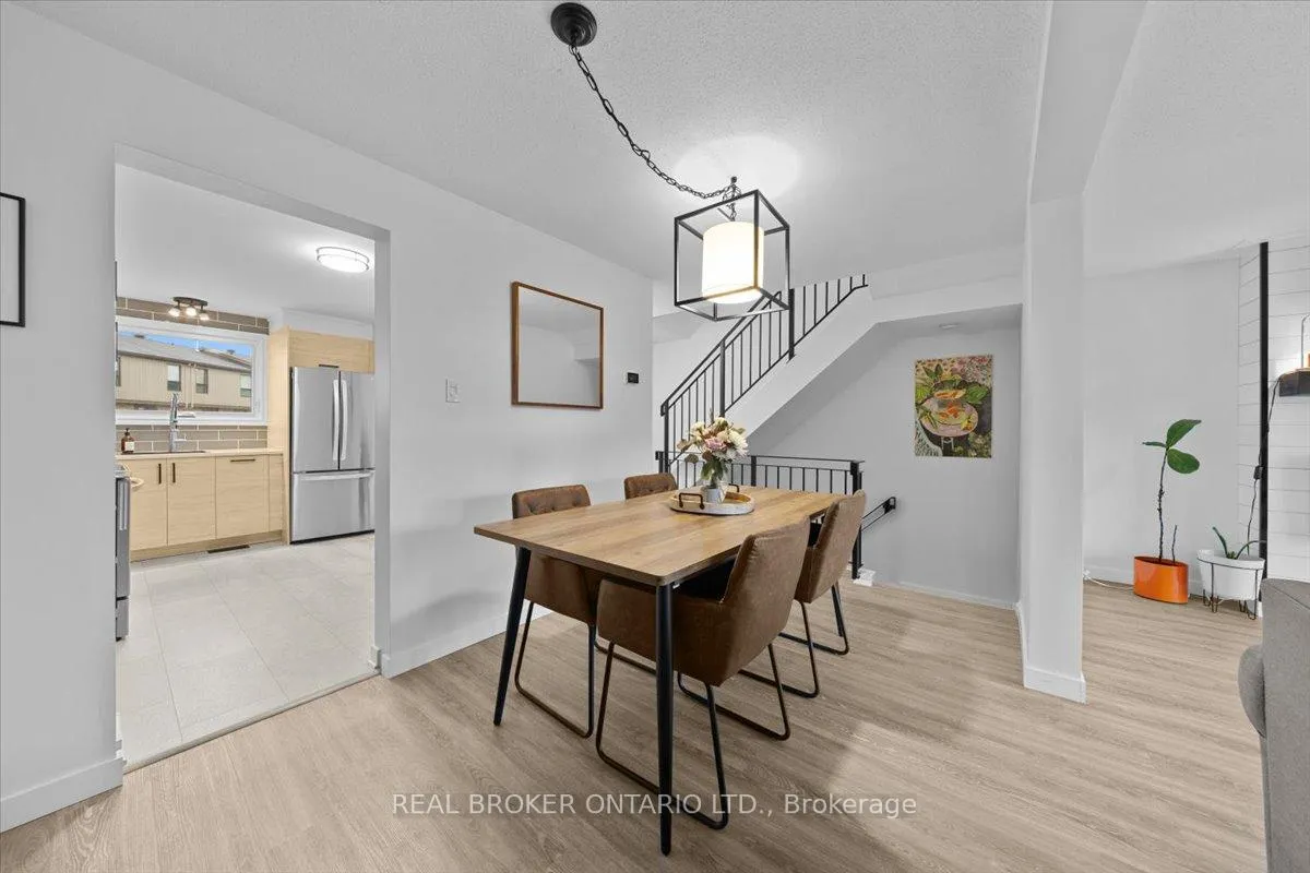 Photo 13 of 2049 Stonehenge Crescent, Ottawa, Pineview — HOMEH