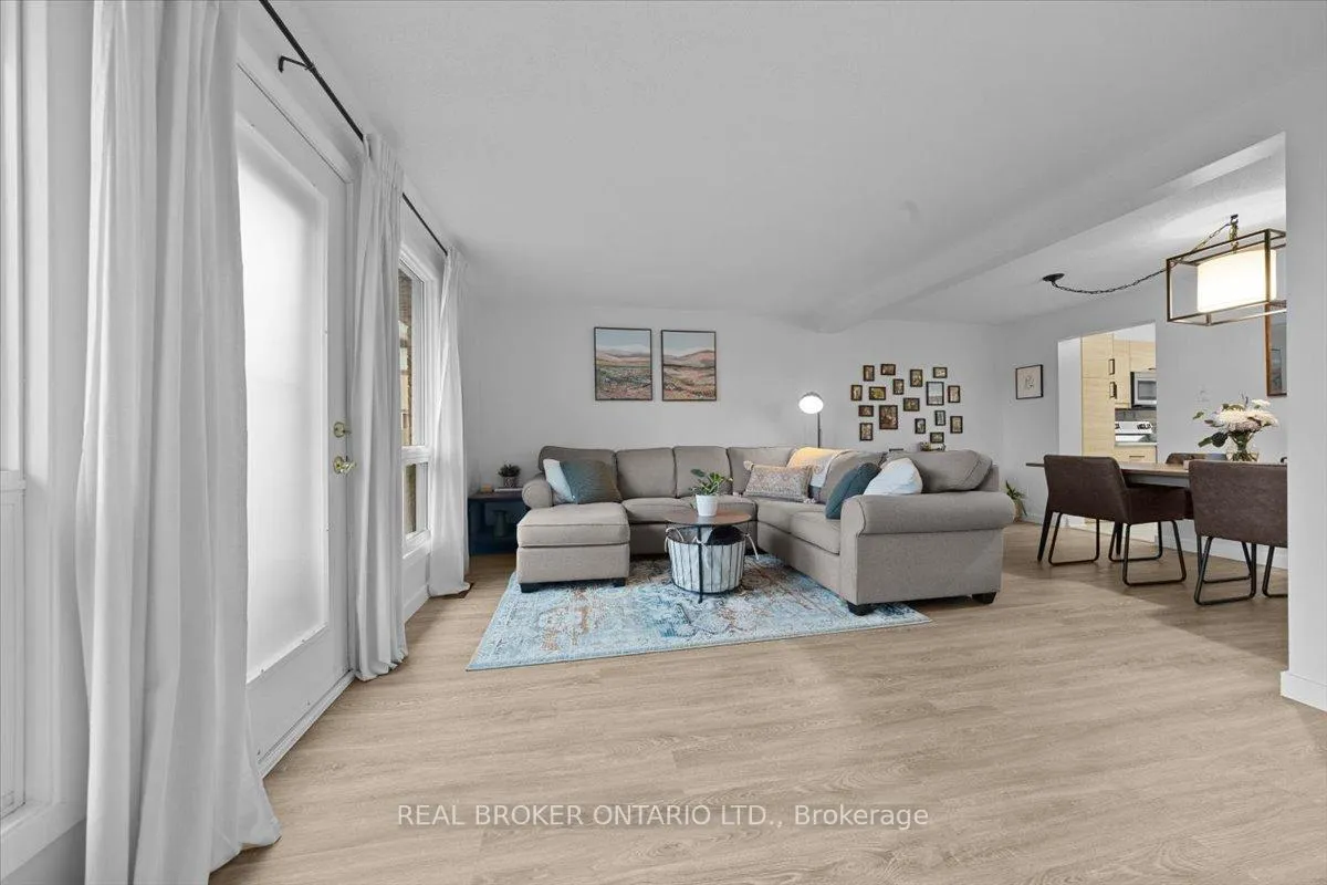 Photo 19 of 2049 Stonehenge Crescent, Ottawa, Pineview — HOMEH