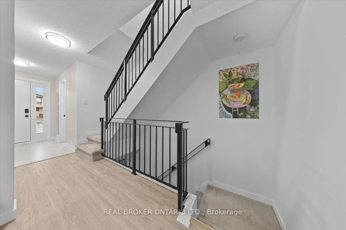 Photo 20 of 2049 Stonehenge Crescent, Ottawa, Pineview — HOMEH