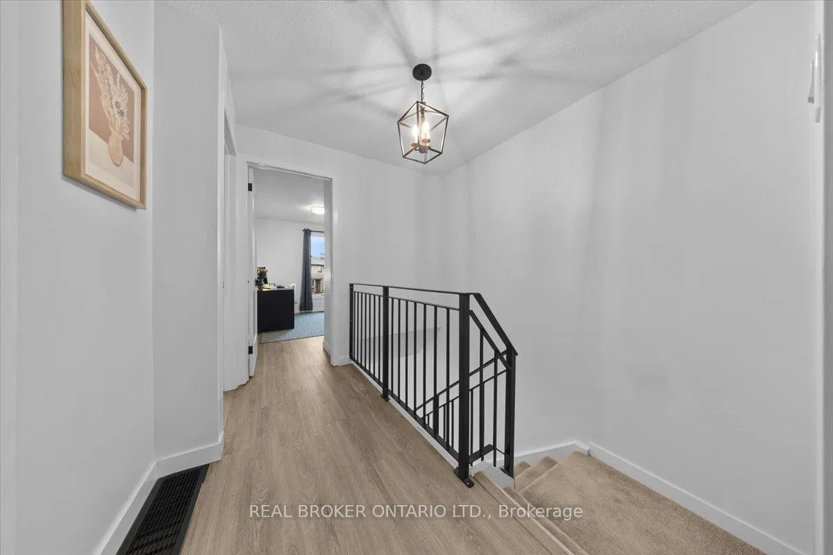 Photo 21 of 2049 Stonehenge Crescent, Ottawa, Pineview — HOMEH