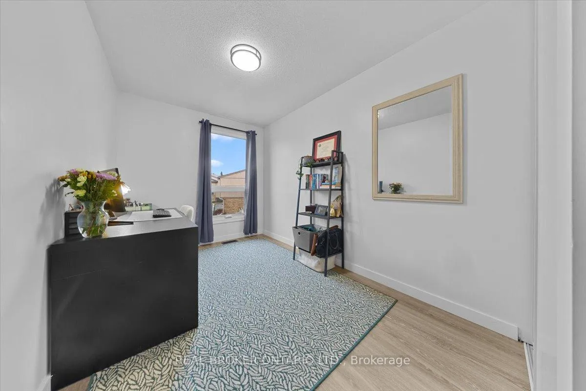 Photo 22 of 2049 Stonehenge Crescent, Ottawa, Pineview — HOMEH