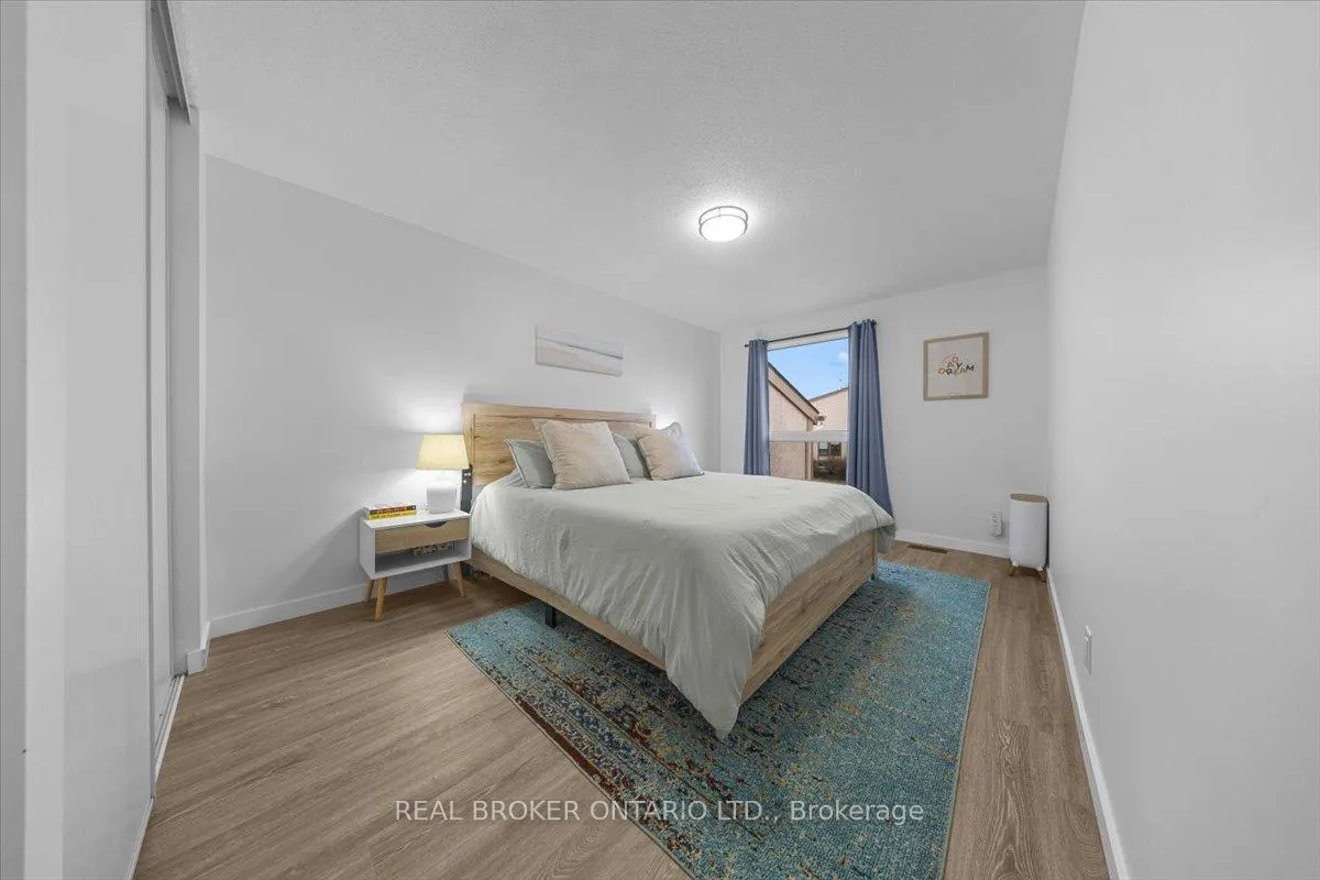 Photo 24 of 2049 Stonehenge Crescent, Ottawa, Pineview — HOMEH