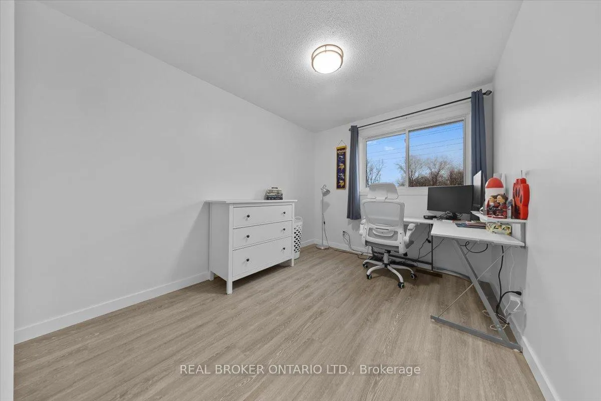 Photo 26 of 2049 Stonehenge Crescent, Ottawa, Pineview — HOMEH