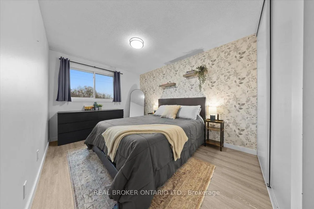 Photo 28 of 2049 Stonehenge Crescent, Ottawa, Pineview — HOMEH