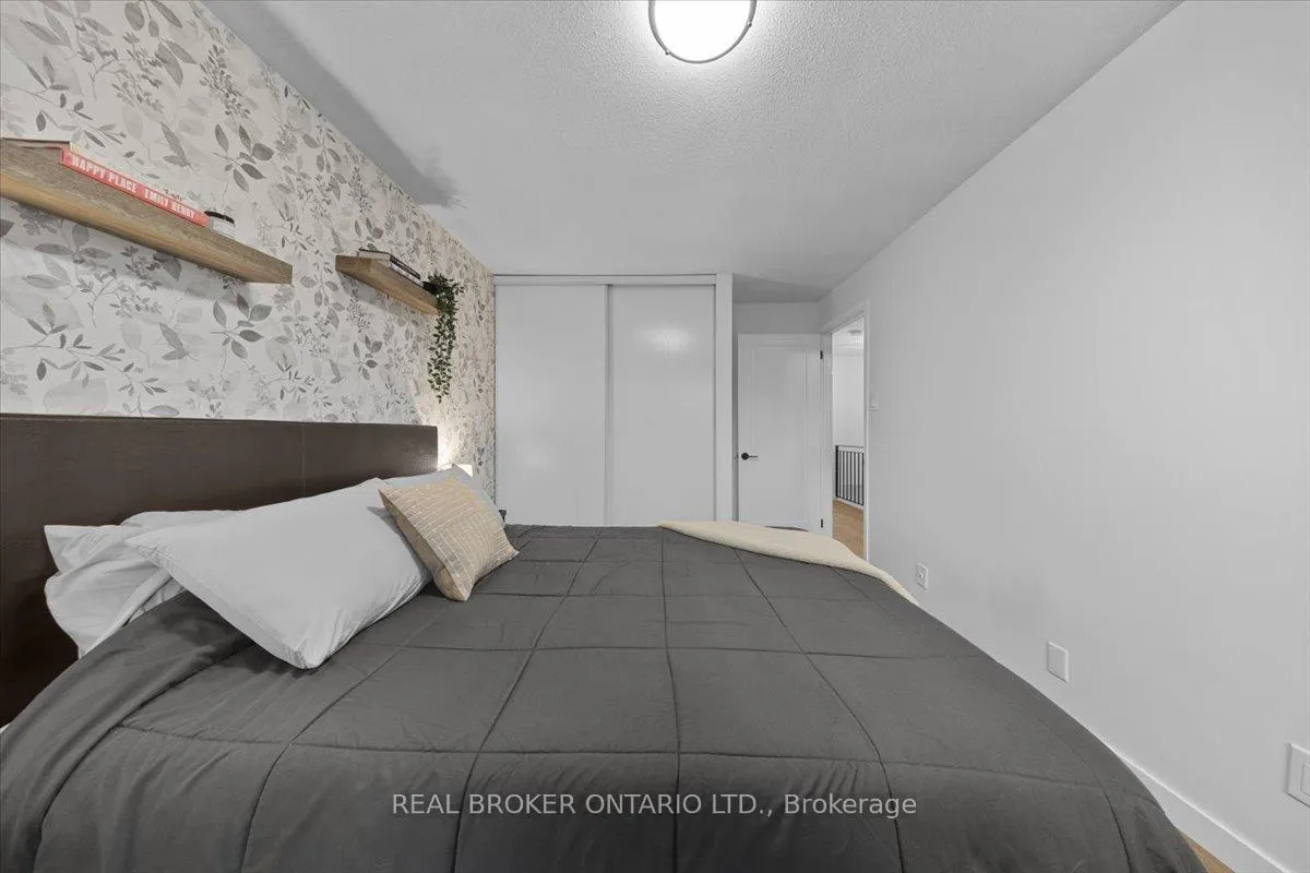 Photo 29 of 2049 Stonehenge Crescent, Ottawa, Pineview — HOMEH