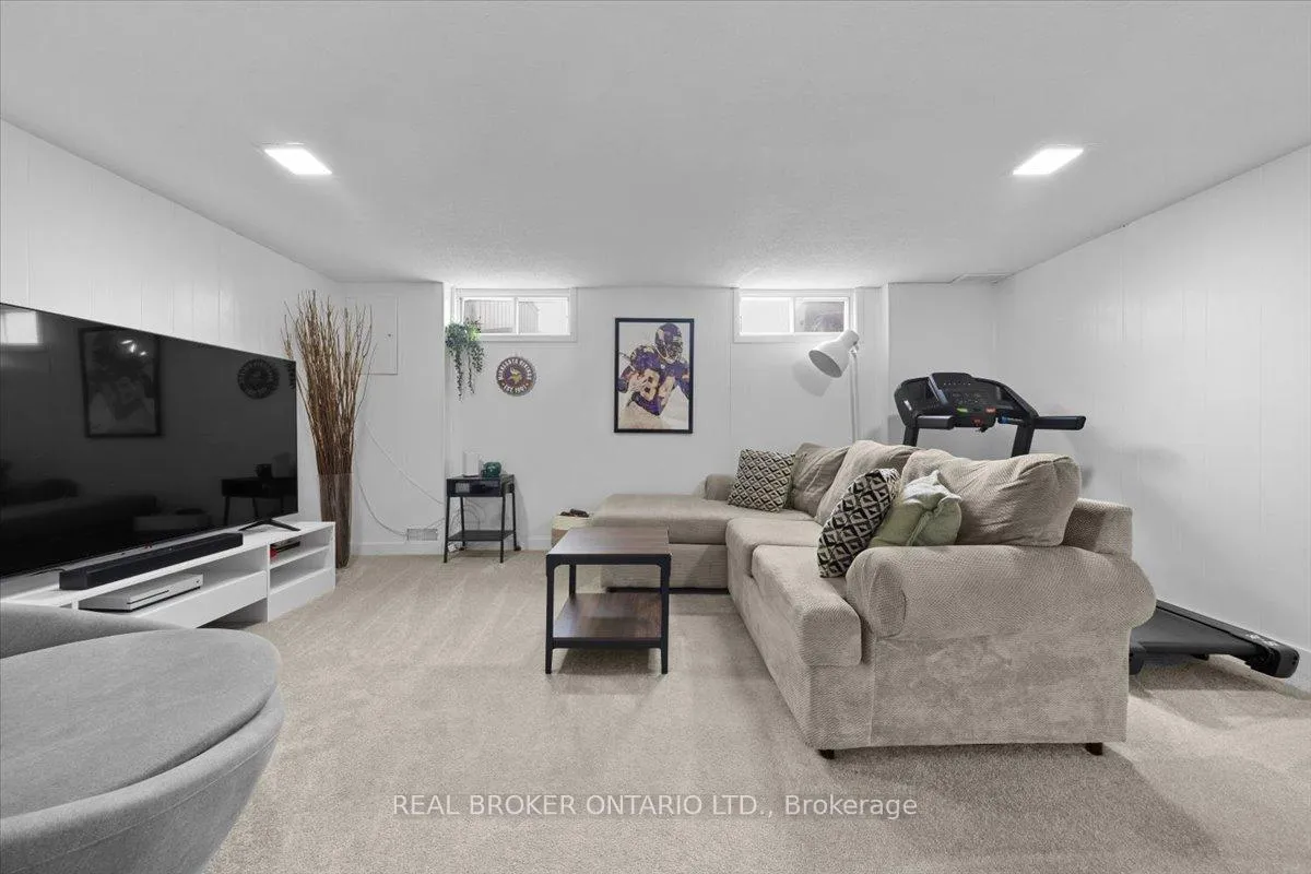 Photo 33 of 2049 Stonehenge Crescent, Ottawa, Pineview — HOMEH