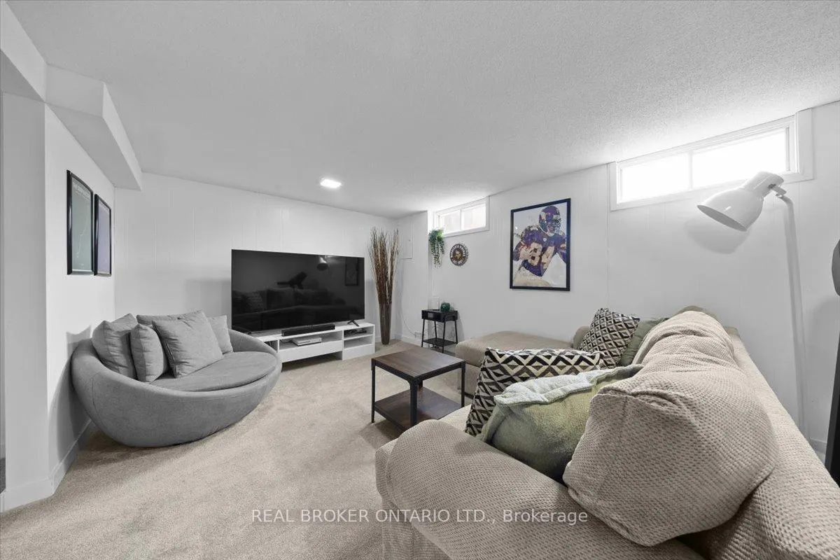 Photo 34 of 2049 Stonehenge Crescent, Ottawa, Pineview — HOMEH
