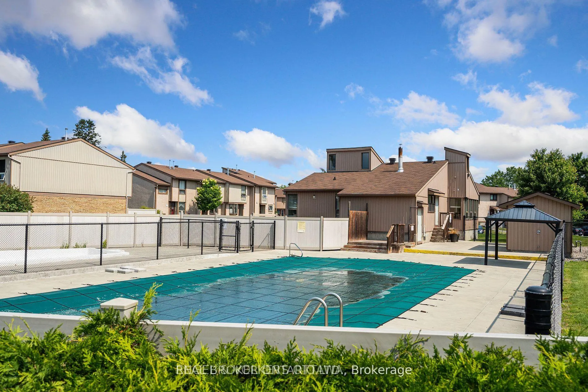 Photo 38 of 2049 Stonehenge Crescent, Ottawa, Pineview — HOMEH