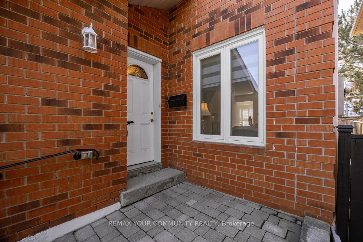 Photo 4 of 82 Whitney Place, Vaughan, Lakeview Estates — HOMEH