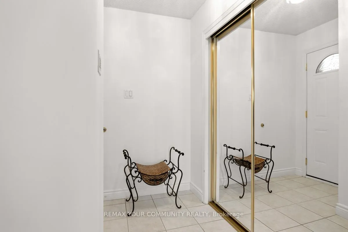 Photo 5 of 82 Whitney Place, Vaughan, Lakeview Estates — HOMEH