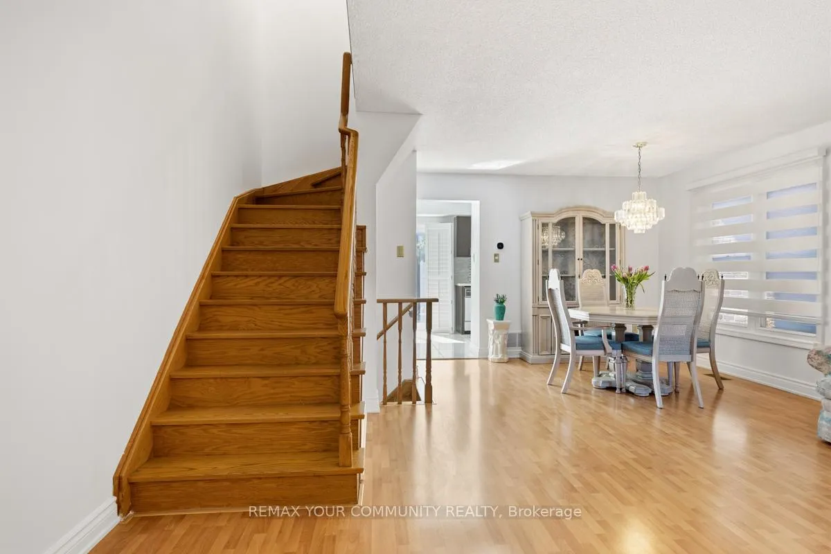 Photo 6 of 82 Whitney Place, Vaughan, Lakeview Estates — HOMEH