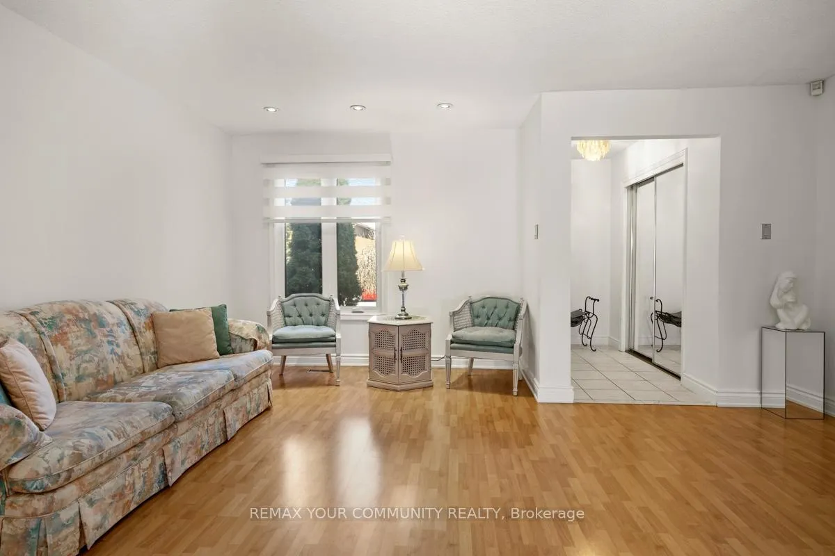 Photo 7 of 82 Whitney Place, Vaughan, Lakeview Estates — HOMEH