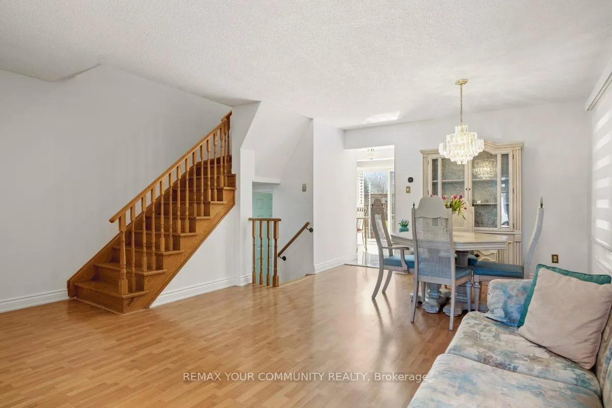 Photo 9 of 82 Whitney Place, Vaughan, Lakeview Estates — HOMEH