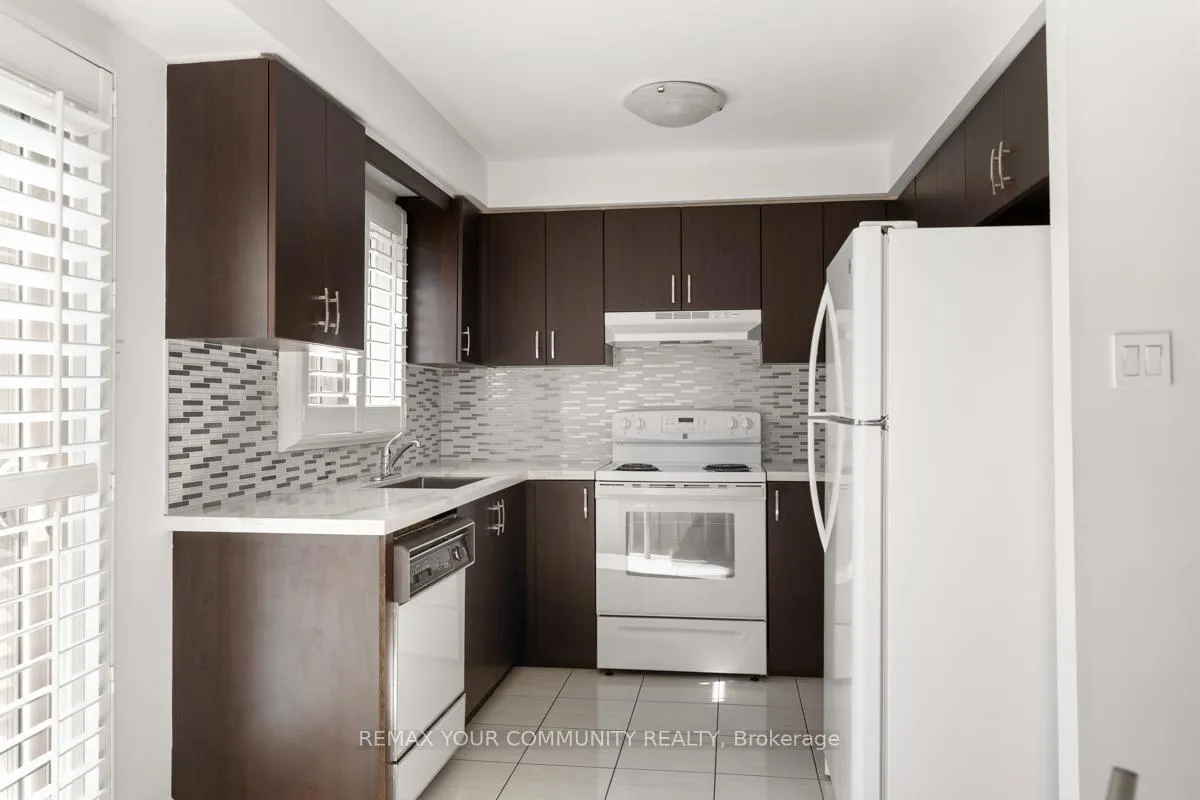 Photo 12 of 82 Whitney Place, Vaughan, Lakeview Estates — HOMEH