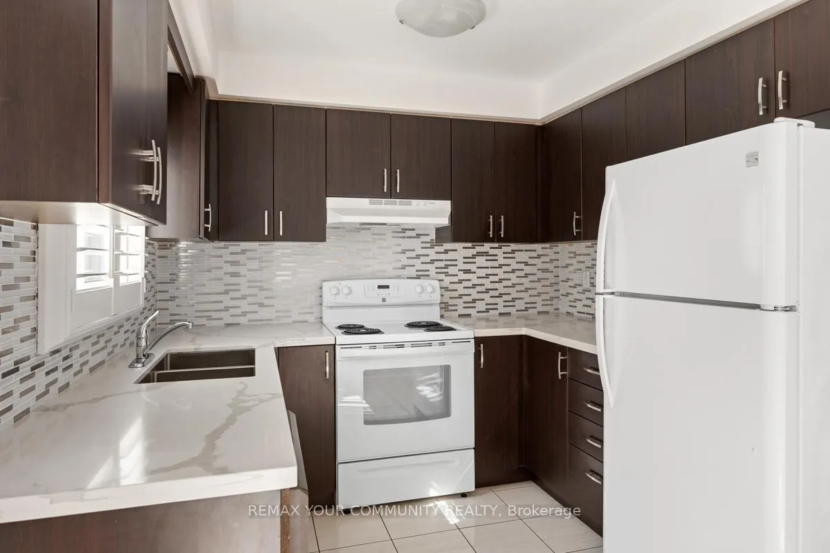 Photo 13 of 82 Whitney Place, Vaughan, Lakeview Estates — HOMEH