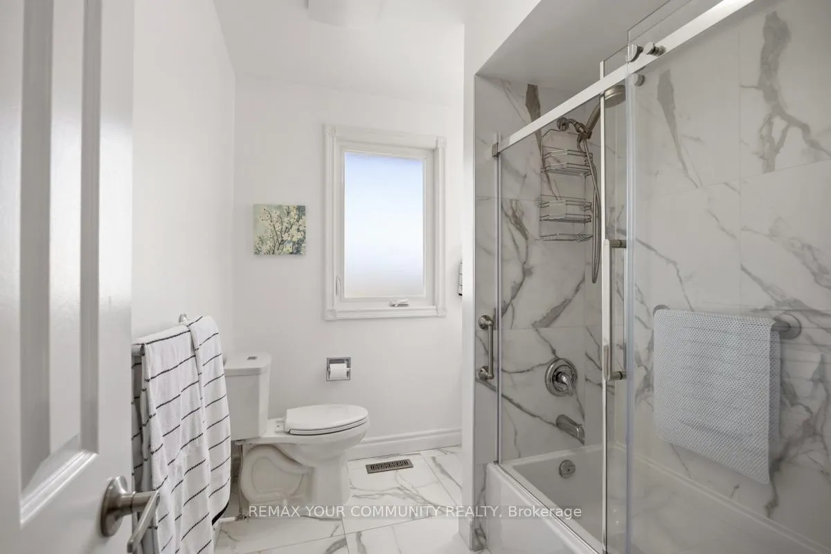 Photo 23 of 82 Whitney Place, Vaughan, Lakeview Estates — HOMEH