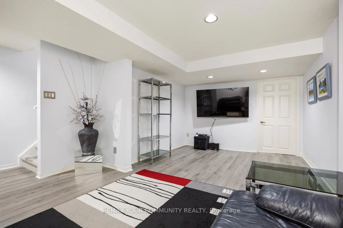 Photo 26 of 82 Whitney Place, Vaughan, Lakeview Estates — HOMEH