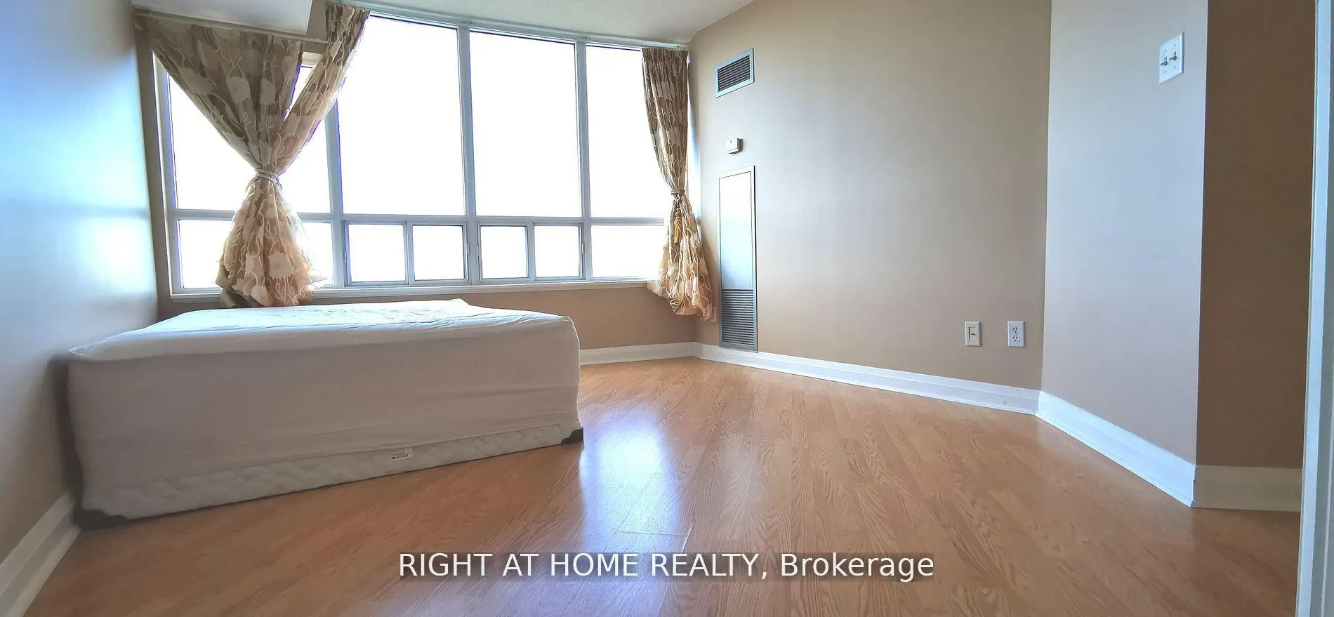 Photo 8 of Unit 613, 7363 Kennedy Road, Markham, Milliken Mills East — HOMEH