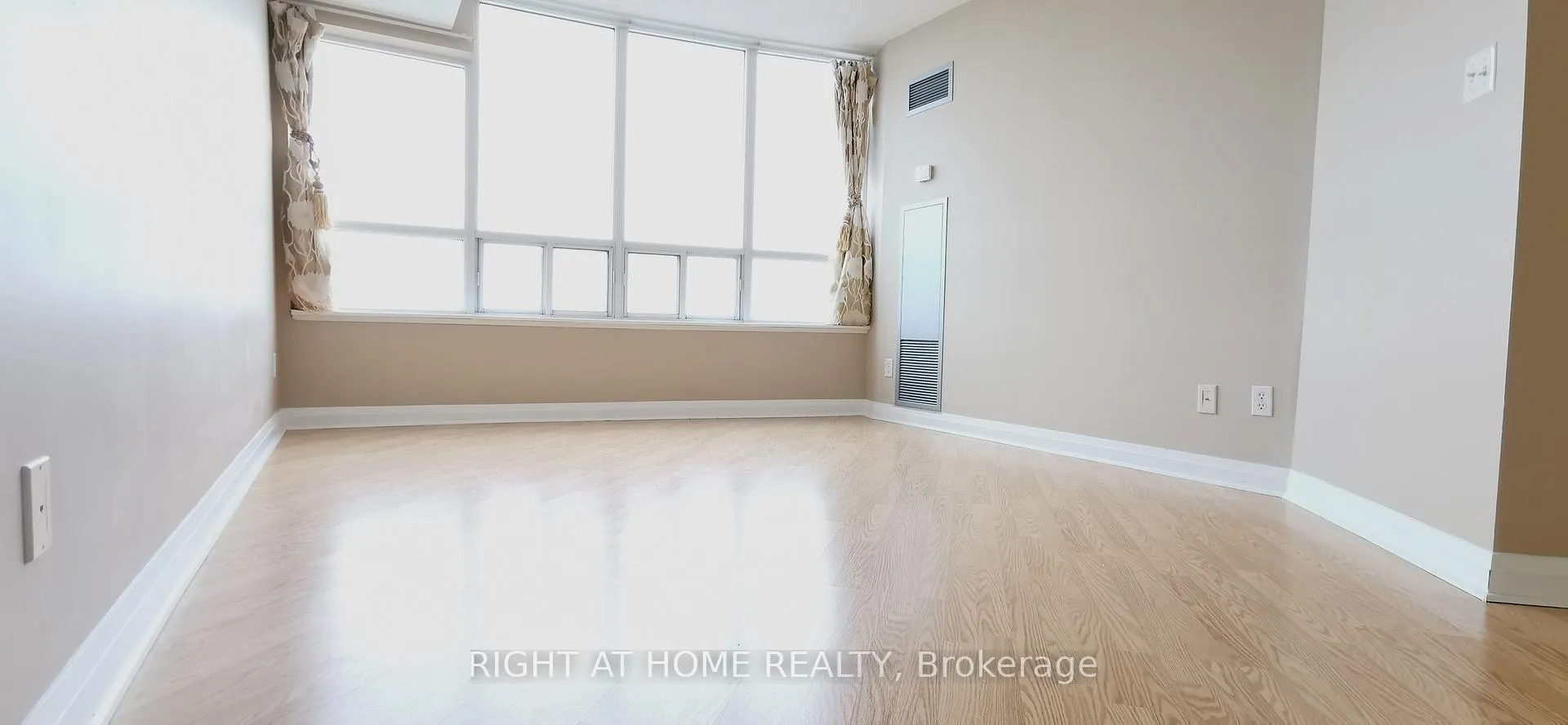 Photo 9 of Unit 613, 7363 Kennedy Road, Markham, Milliken Mills East — HOMEH
