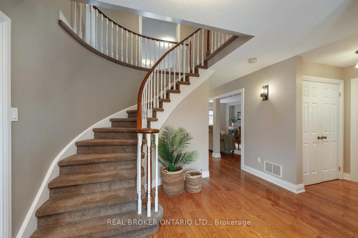 Photo 8 of 3 Remi Court, Clarington, Newcastle — HOMEH