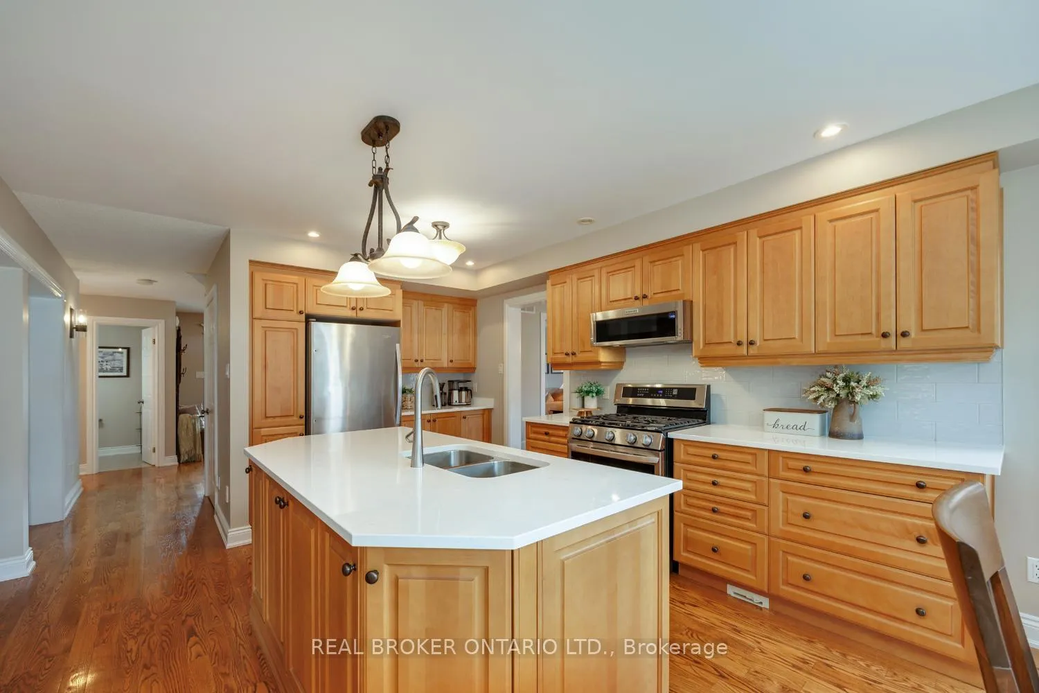 Photo 10 of 3 Remi Court, Clarington, Newcastle — HOMEH