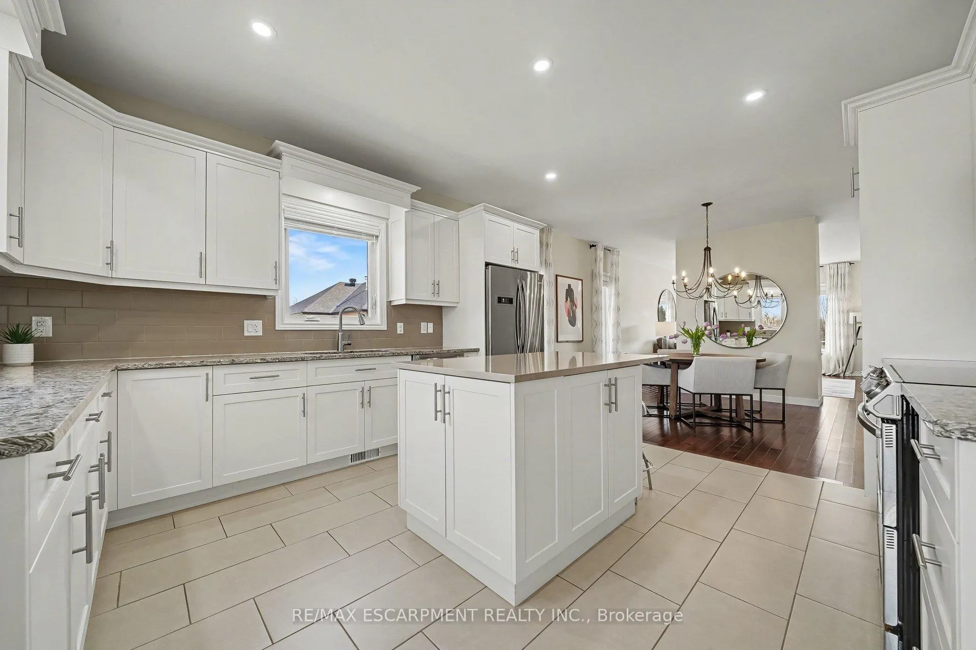 Photo 10 of 7 Senators Gate Drive, Perth — HOMEH