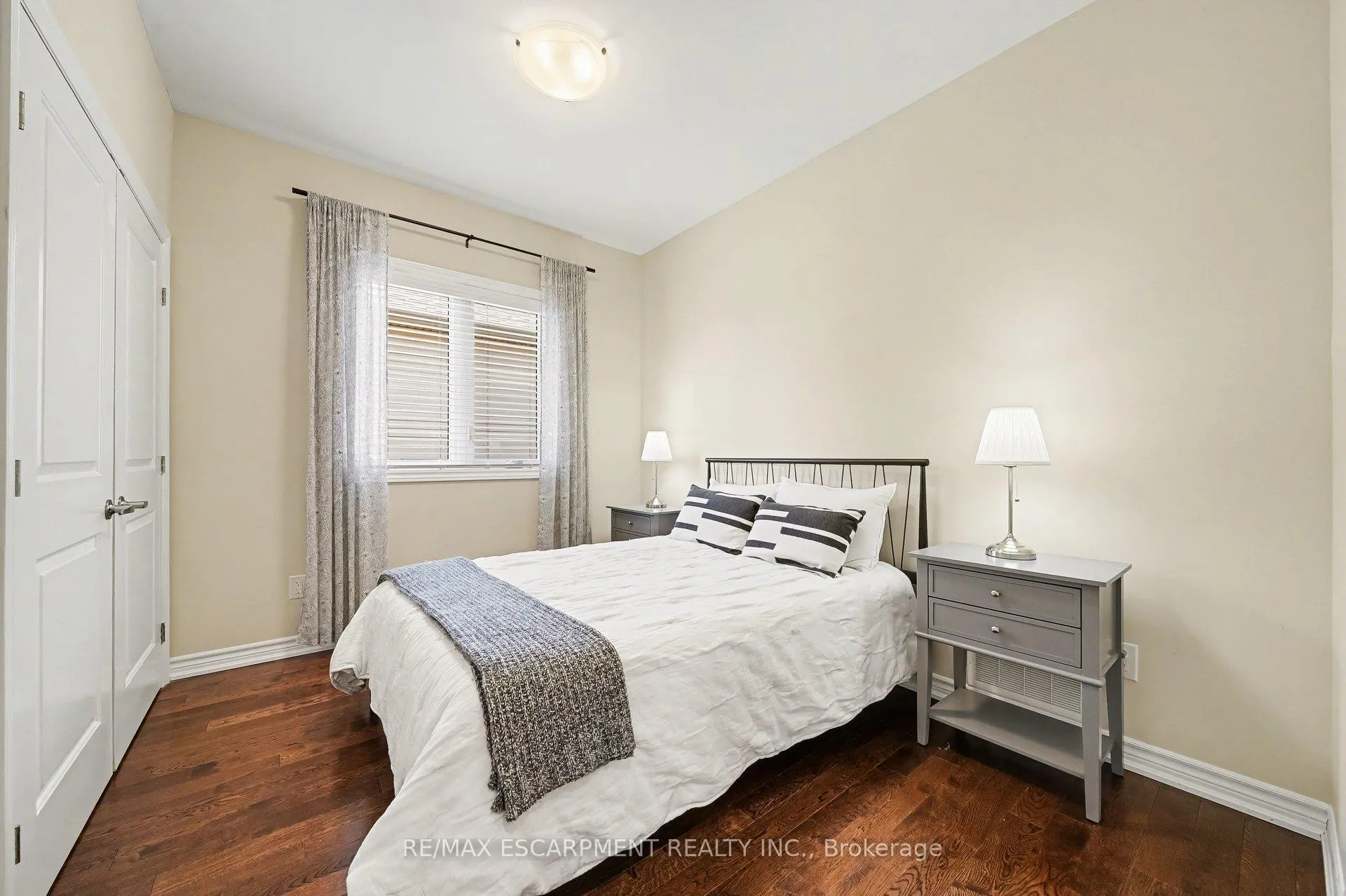 Photo 15 of 7 Senators Gate Drive, Perth — HOMEH